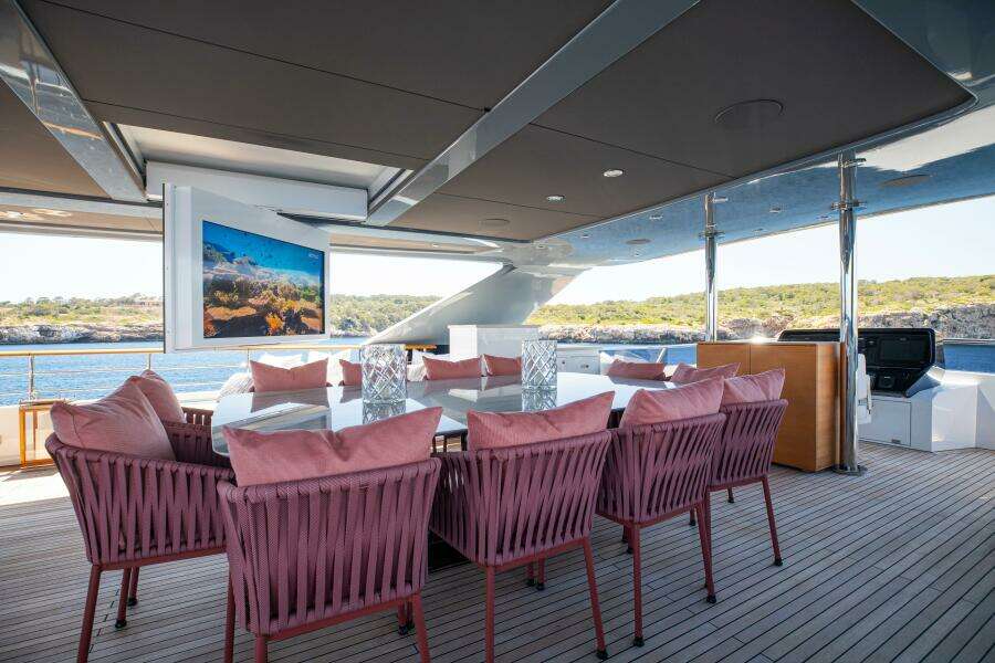 37XP 17 121ft Numarine Yacht For Sale