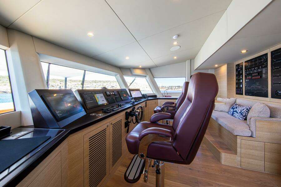 37XP 17 121ft Numarine Yacht For Sale