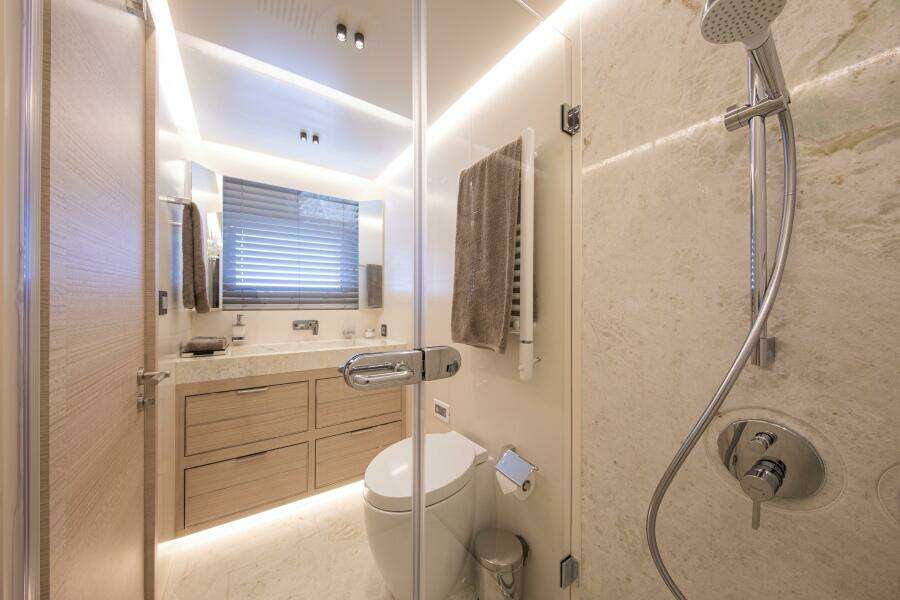 37XP 17 121ft Numarine Yacht For Sale