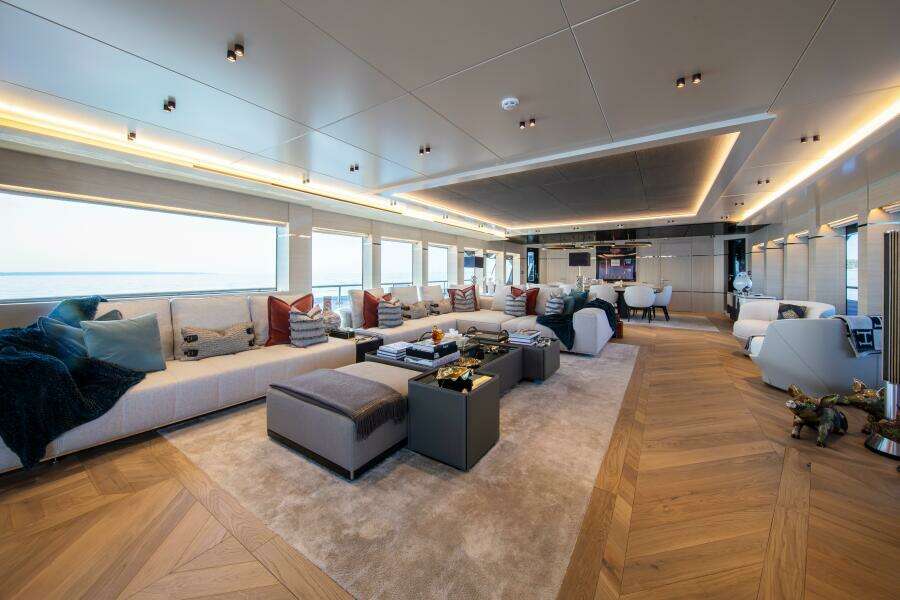 37XP 17 121ft Numarine Yacht For Sale