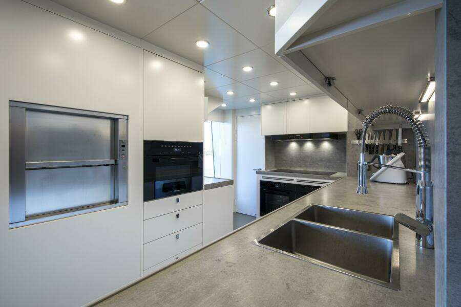 37XP 17 121ft Numarine Yacht For Sale