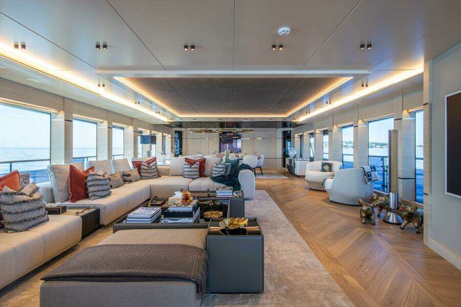 37XP 17 121ft Numarine Yacht For Sale