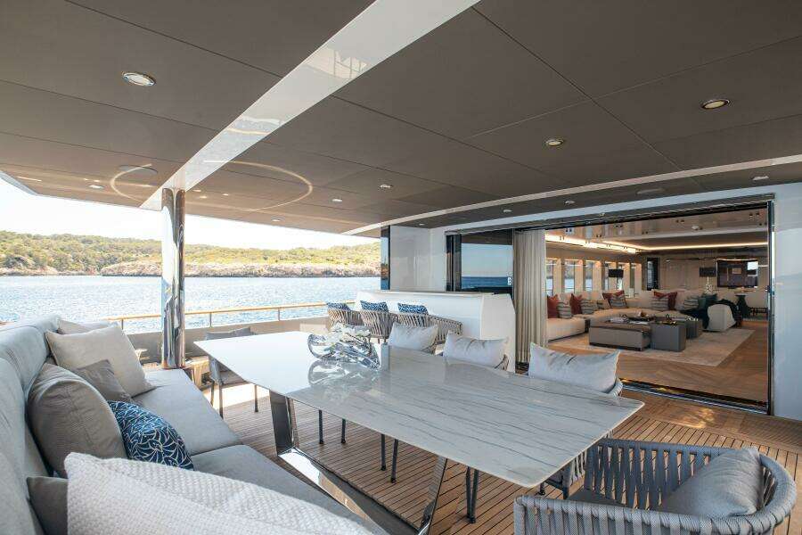 37XP 17 121ft Numarine Yacht For Sale