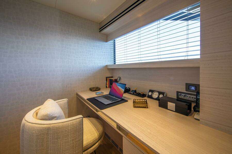 37XP 17 121ft Numarine Yacht For Sale