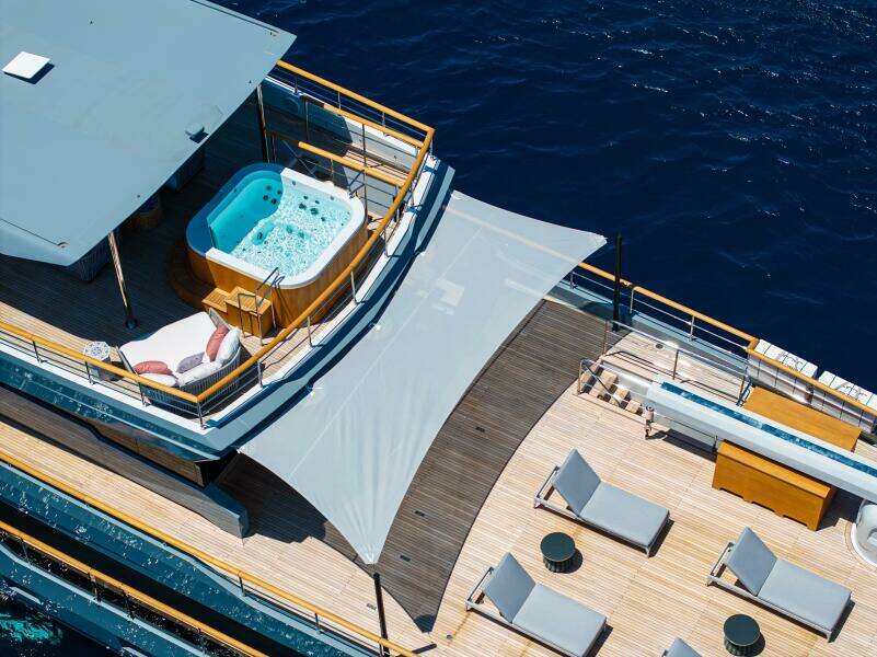 37XP 17 121ft Numarine Yacht For Sale
