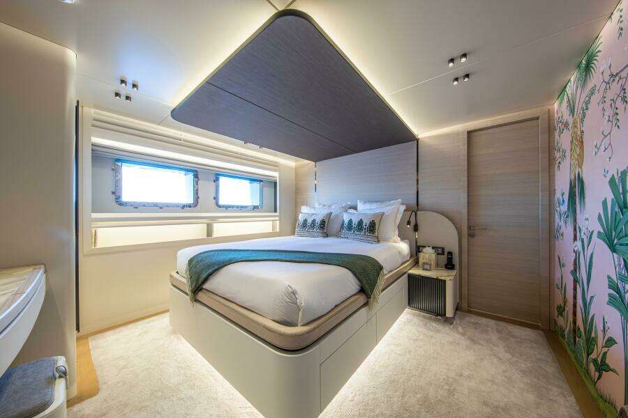 37XP 17 121ft Numarine Yacht For Sale