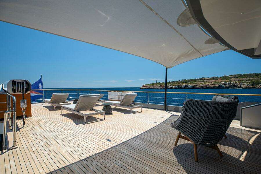 37XP 17 121ft Numarine Yacht For Sale