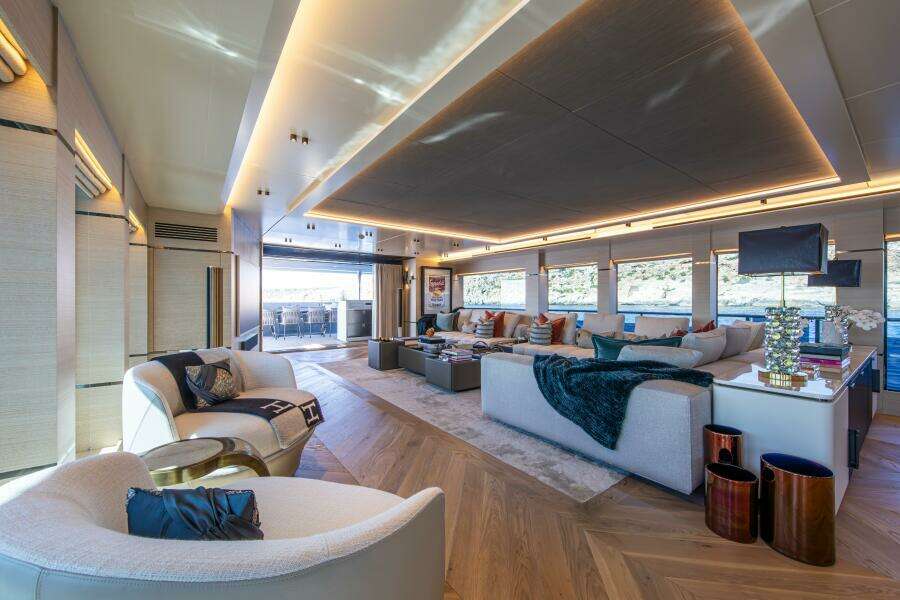 37XP 17 121ft Numarine Yacht For Sale