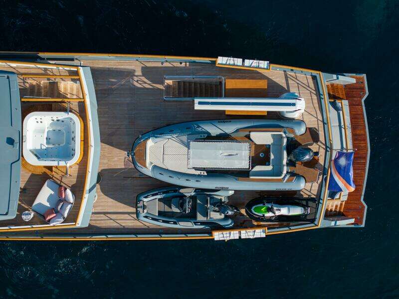 37XP 17 121ft Numarine Yacht For Sale