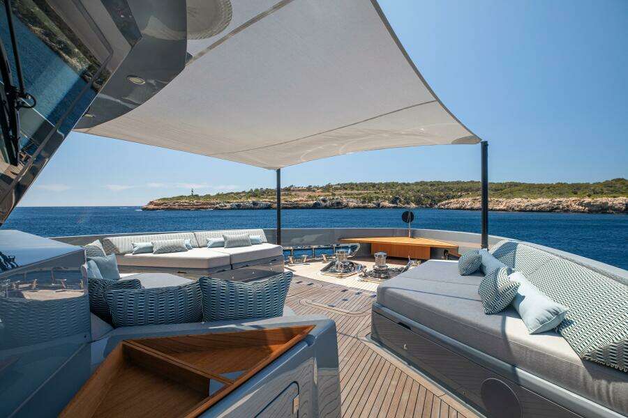 37XP 17 121ft Numarine Yacht For Sale
