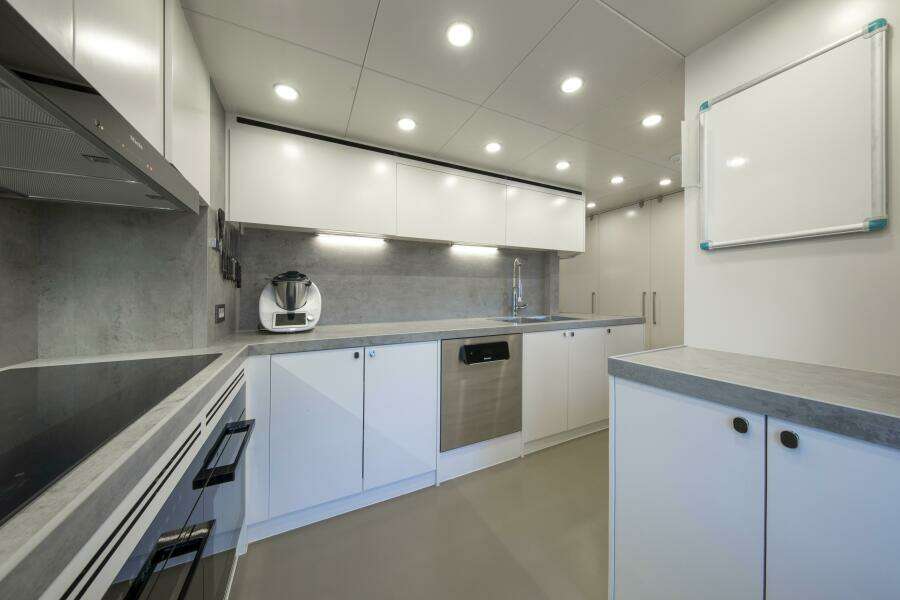 37XP 17 121ft Numarine Yacht For Sale