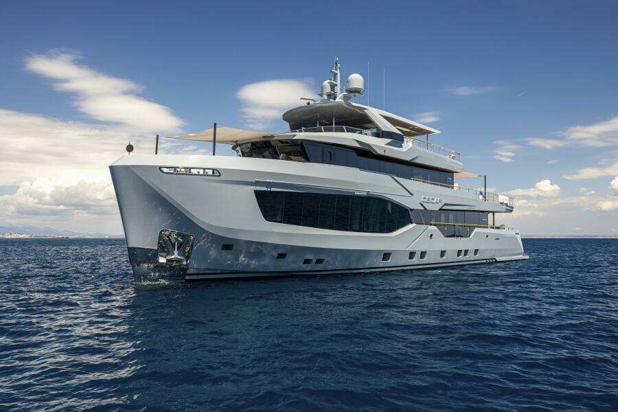 37XP 17 121ft Numarine Yacht For Sale