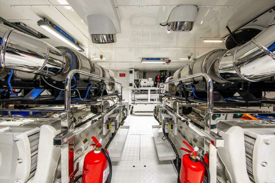 37XP 17 121ft Numarine Yacht For Sale