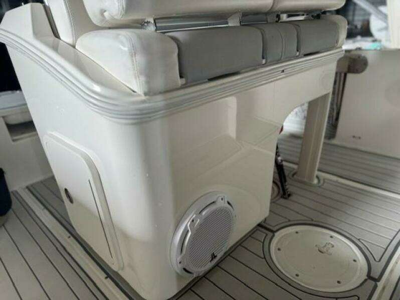 27ft Boston Whaler Yacht For Sale