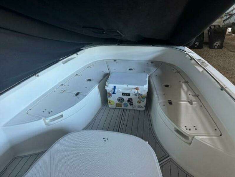 27ft Boston Whaler Yacht For Sale