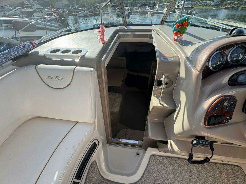 28ft Sea Ray Yacht For Sale