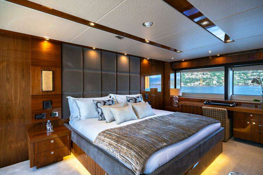 LADY VOLANTIS 115ft Sunseeker Yacht For Sale