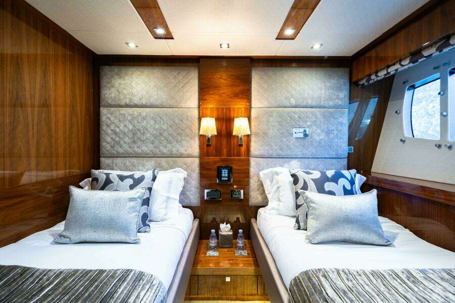 LADY VOLANTIS 115ft Sunseeker Yacht For Sale