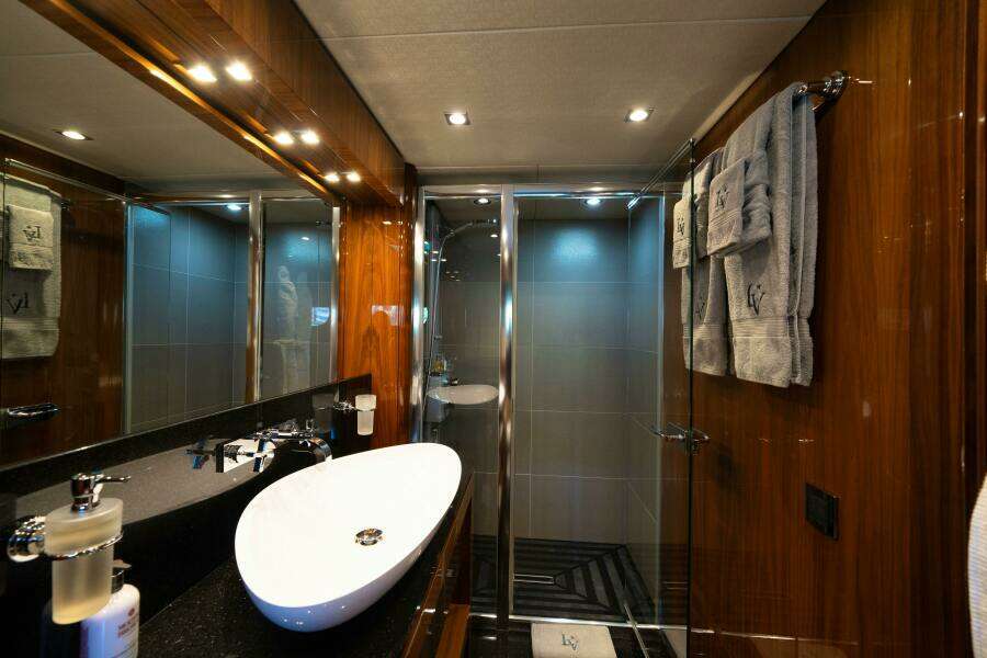 LADY VOLANTIS 115ft Sunseeker Yacht For Sale