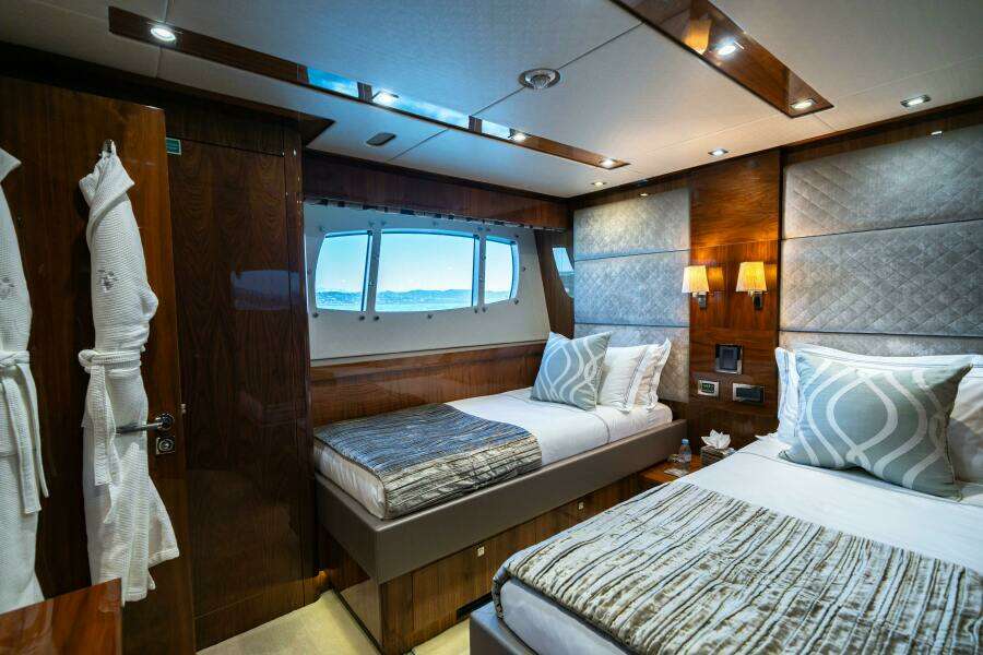 LADY VOLANTIS 115ft Sunseeker Yacht For Sale