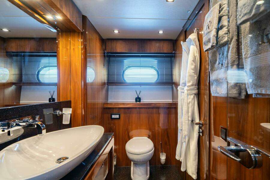 LADY VOLANTIS 115ft Sunseeker Yacht For Sale