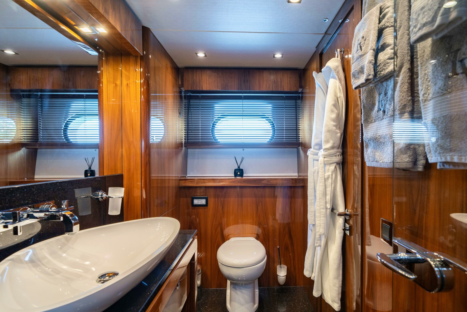 113' 2014 Sunseeker Sunseeker 115 Sport Yacht