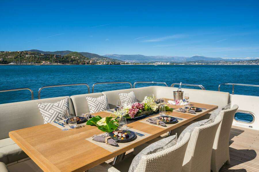 LADY VOLANTIS 115ft Sunseeker Yacht For Sale