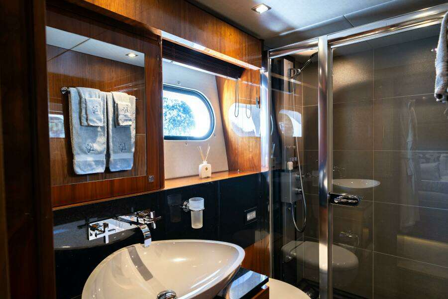 LADY VOLANTIS 115ft Sunseeker Yacht For Sale