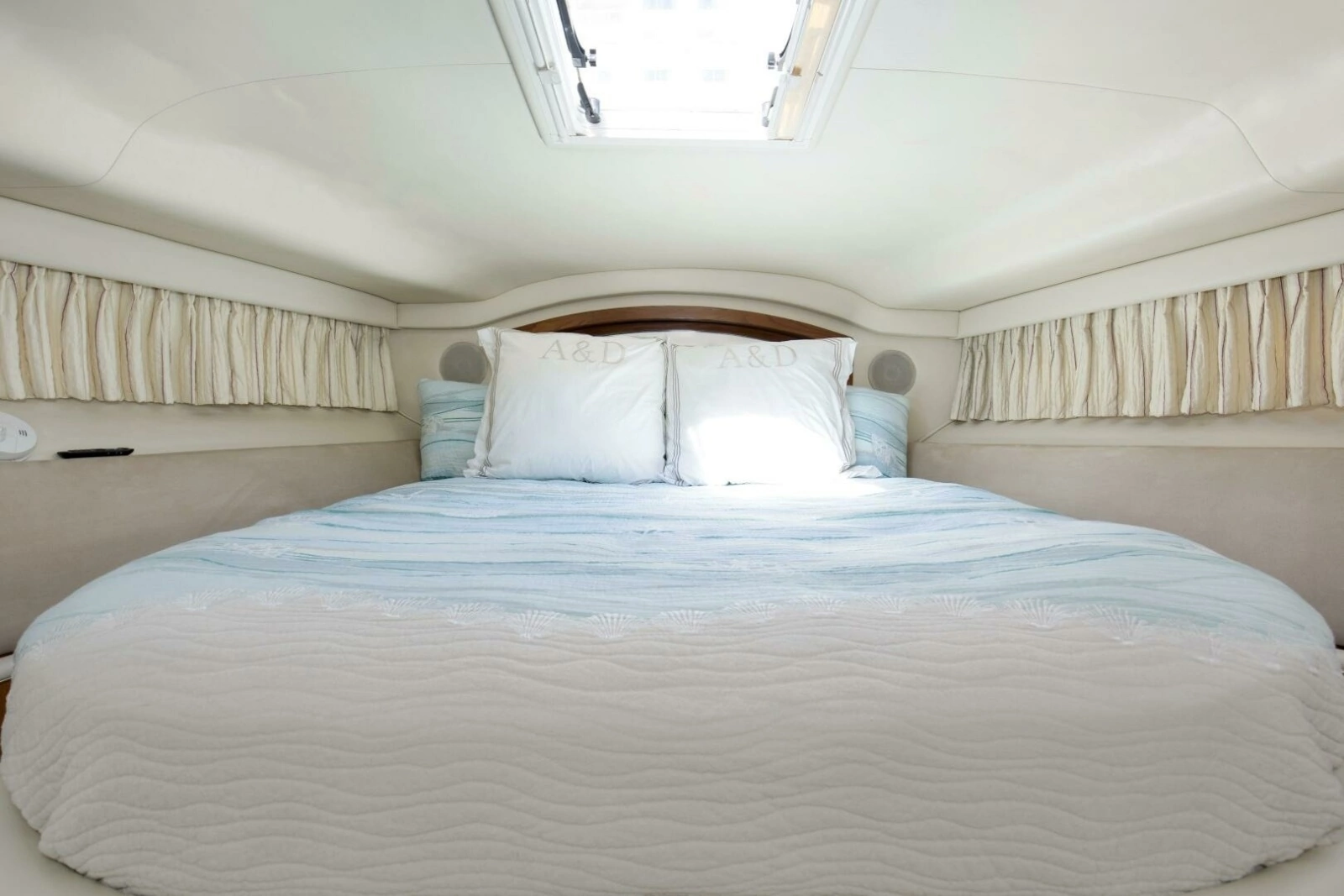 2000 40 Sea Ray 400 Sedan Bridge Silver Lining Primary Stateroom