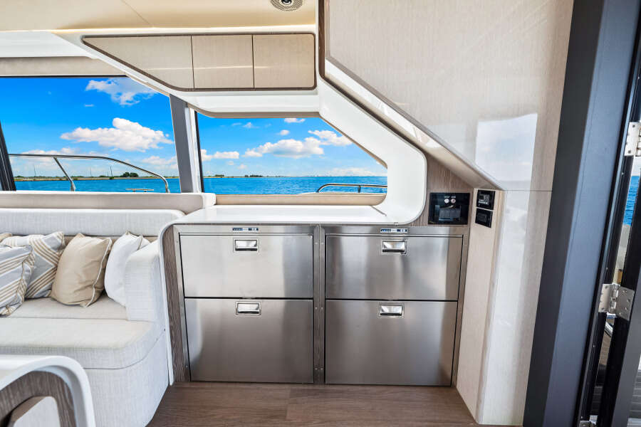 57ft Cruisers Yachts Yacht For Sale