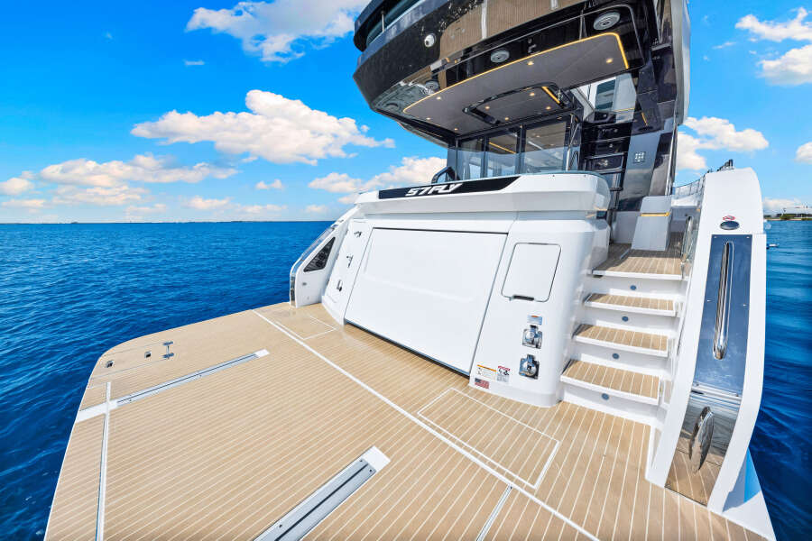 57ft Cruisers Yachts Yacht For Sale