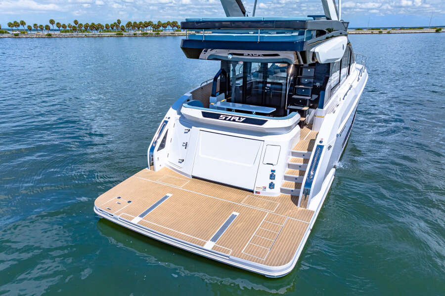 57ft Cruisers Yachts Yacht For Sale