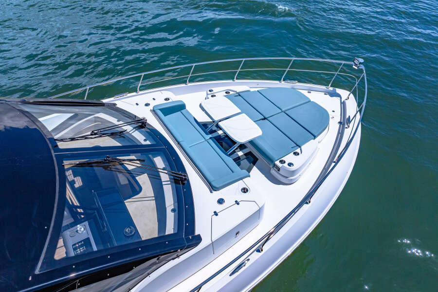 57ft Cruisers Yachts Yacht For Sale