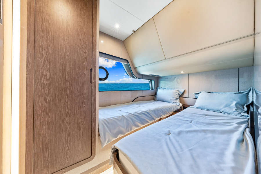 57ft Cruisers Yachts Yacht For Sale