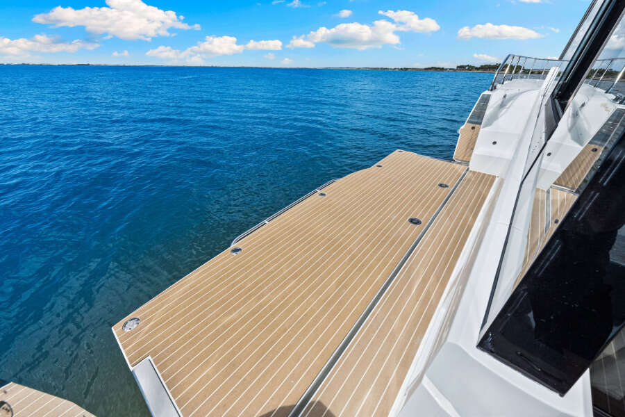 57ft Cruisers Yachts Yacht For Sale