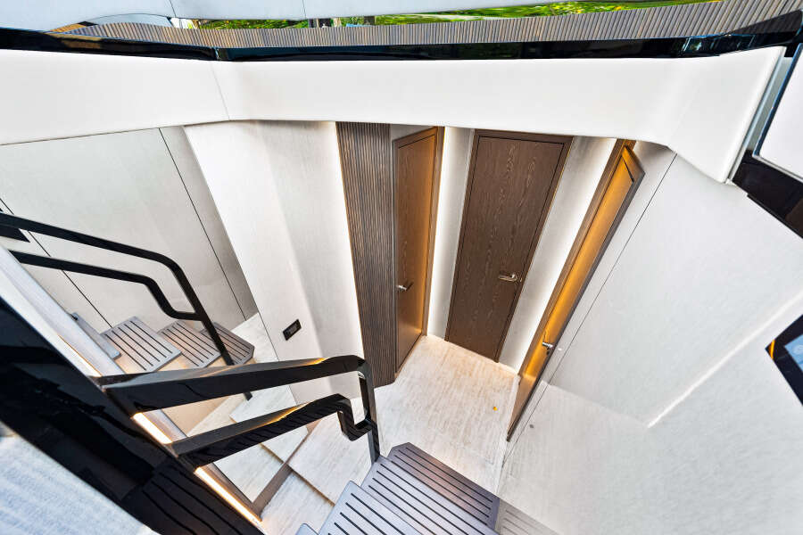 57ft Cruisers Yachts Yacht For Sale