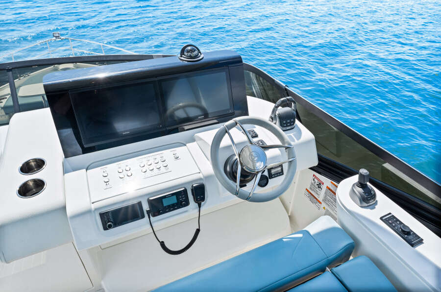 57ft Cruisers Yachts Yacht For Sale