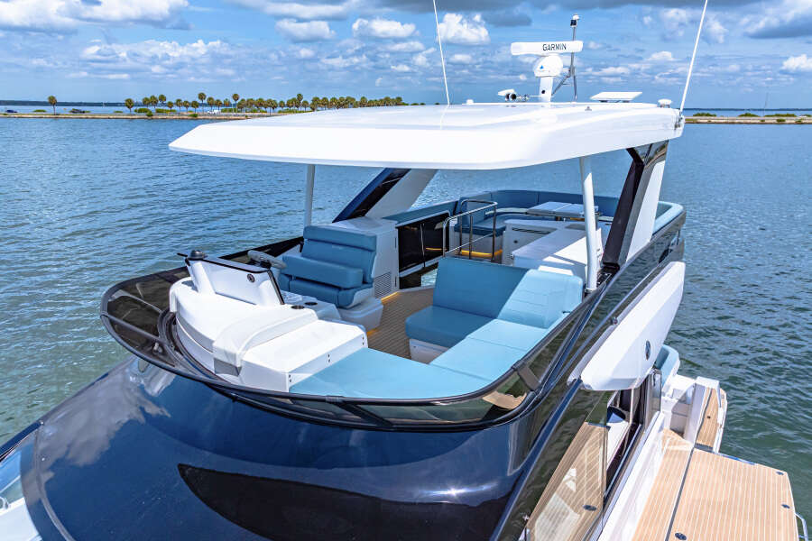 57ft Cruisers Yachts Yacht For Sale