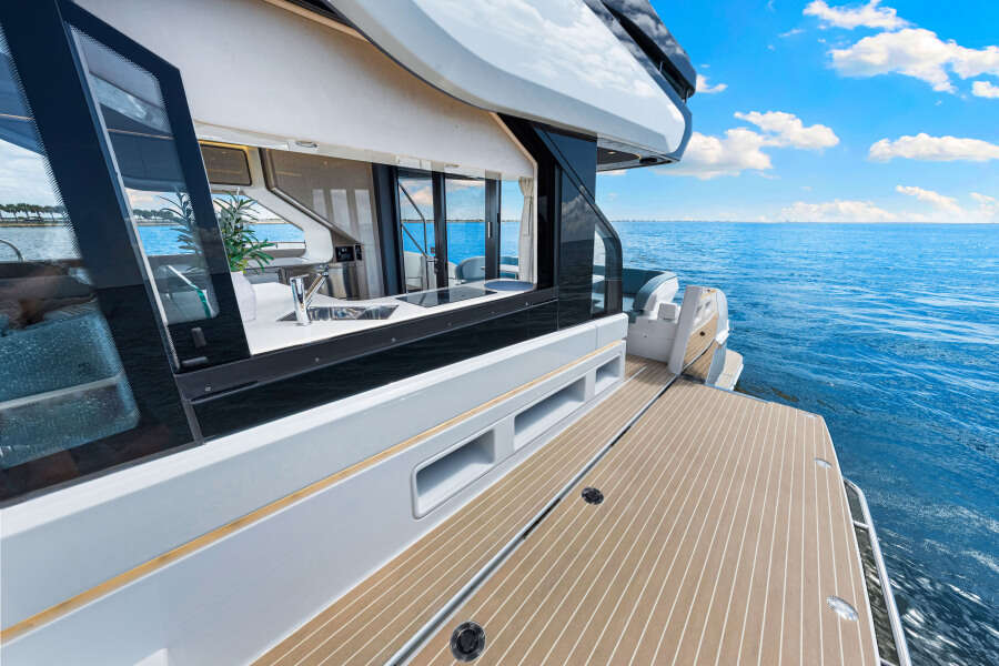 57ft Cruisers Yachts Yacht For Sale