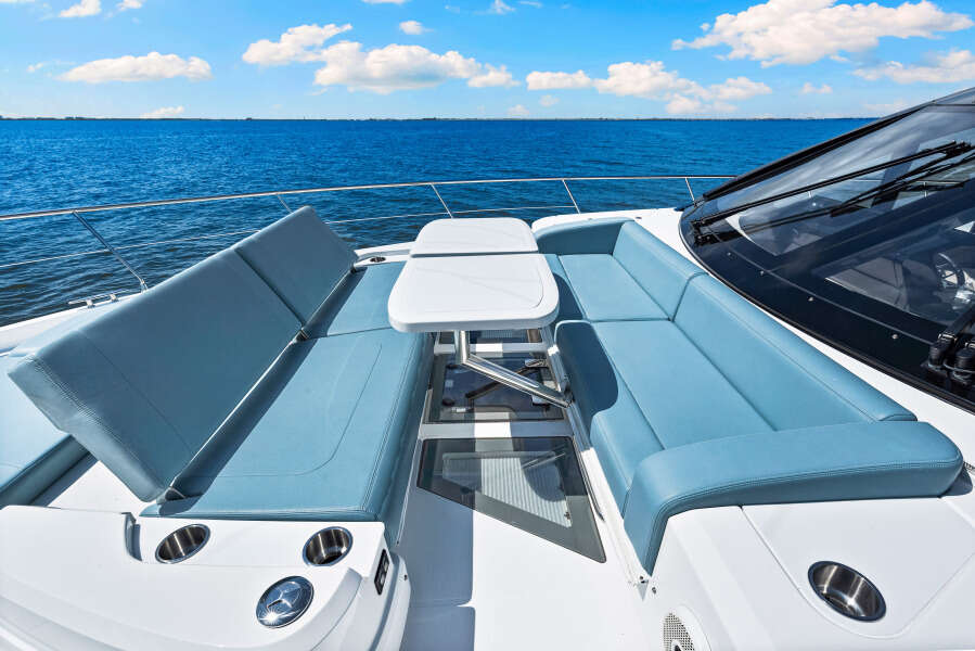 57ft Cruisers Yachts Yacht For Sale