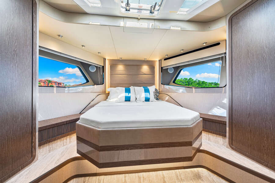 57ft Cruisers Yachts Yacht For Sale