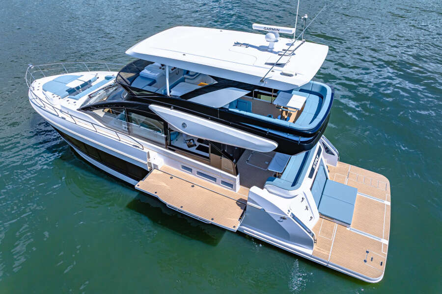 57ft Cruisers Yachts Yacht For Sale