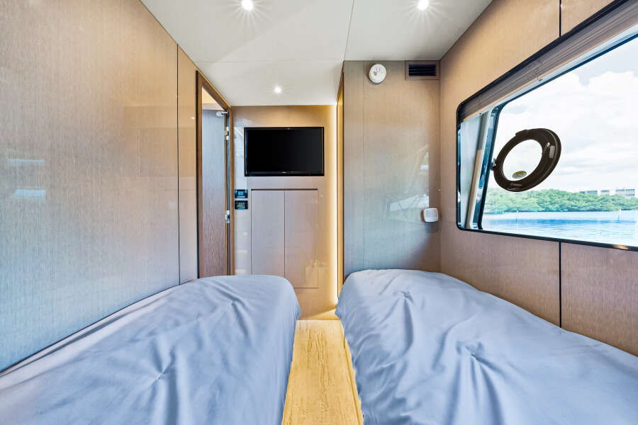 57ft Cruisers Yachts Yacht For Sale