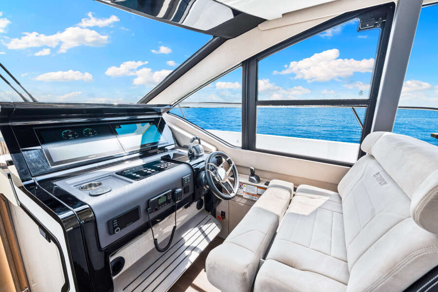 57ft Cruisers Yachts Yacht For Sale