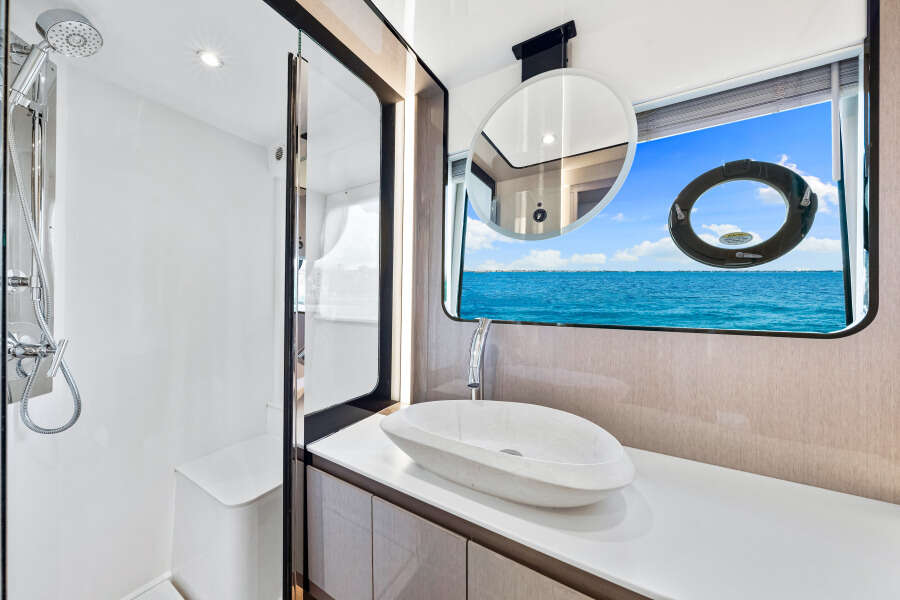 57ft Cruisers Yachts Yacht For Sale