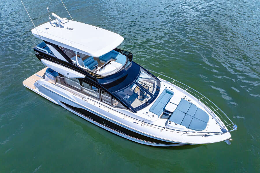 57ft Cruisers Yachts Yacht For Sale