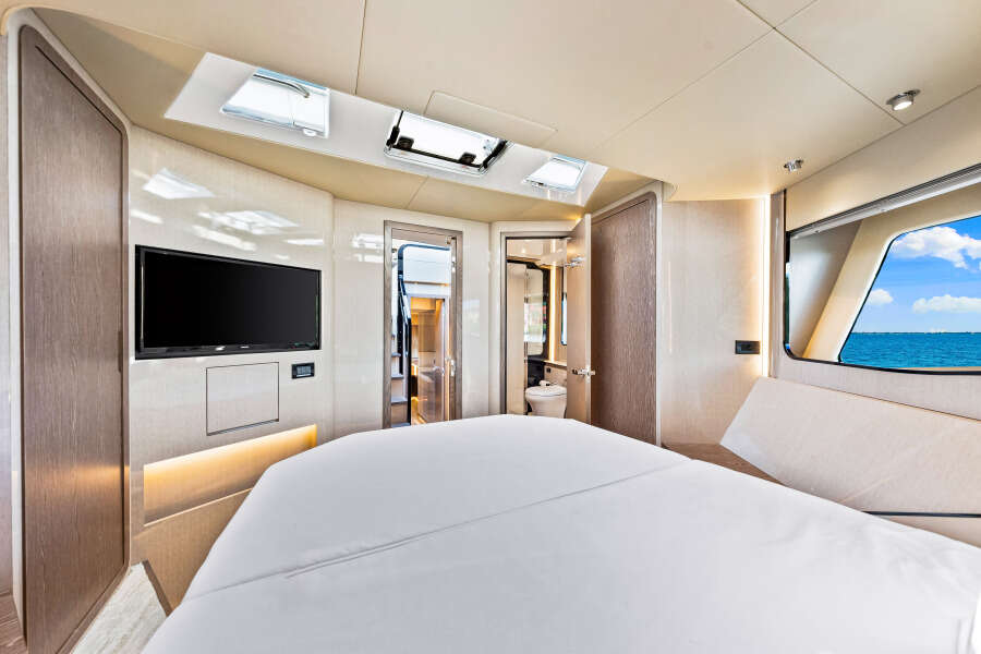 57ft Cruisers Yachts Yacht For Sale