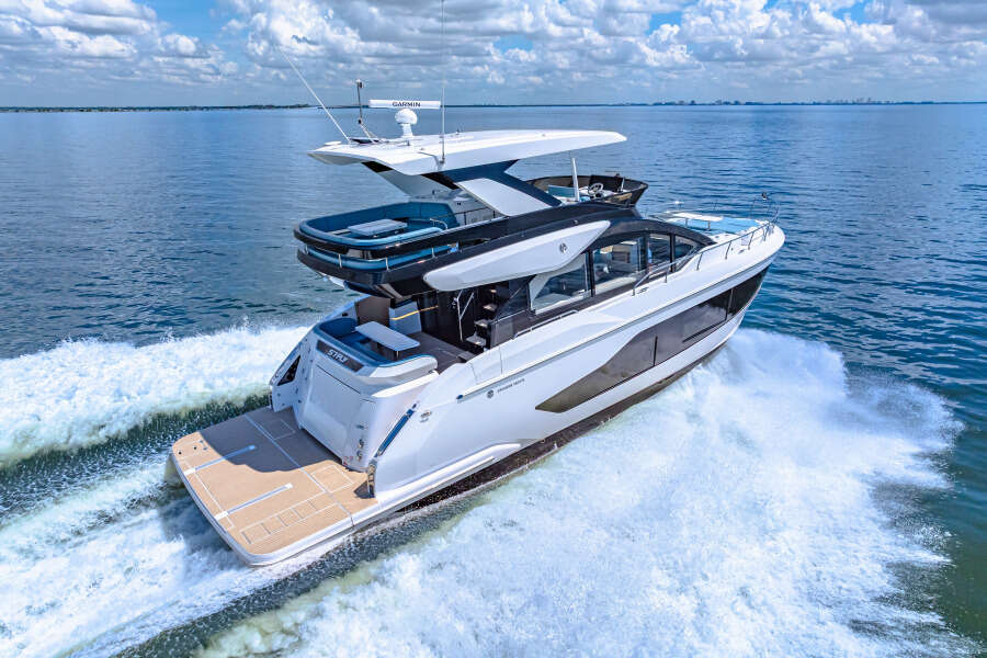 57ft Cruisers Yachts Yacht For Sale