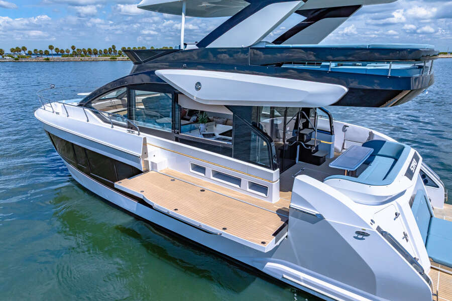 57ft Cruisers Yachts Yacht For Sale