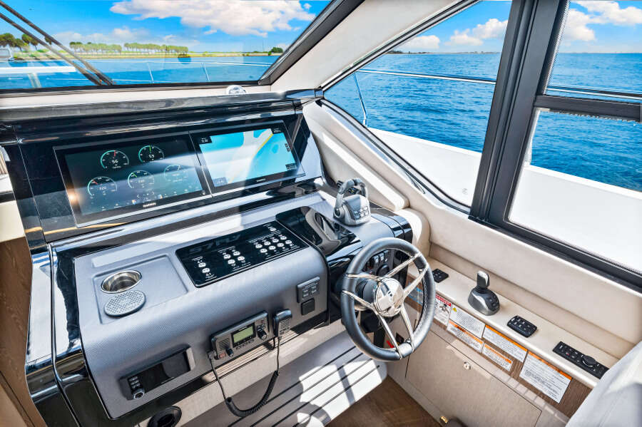 57ft Cruisers Yachts Yacht For Sale